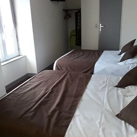 De La Baie Hotel *