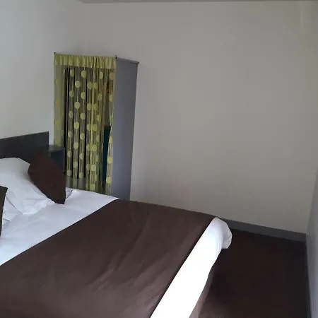 De La Baie Hotel *