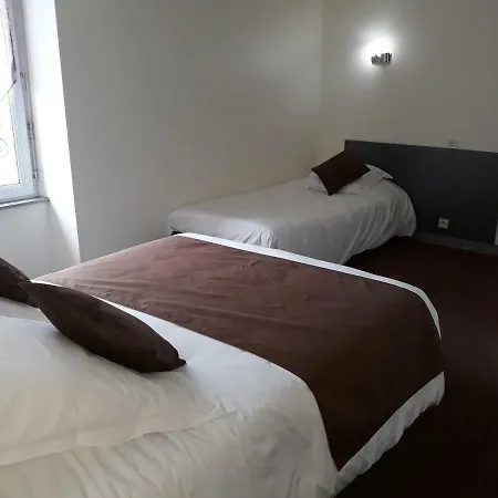De La Baie Hotel *